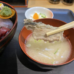 Kappadou - 味噌汁に鯛のアラ
