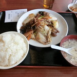 馬さん餃子酒場 - 牛肉オイスターソース炒め定食