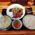 牛たん炭焼き 利久 - 牛たん定食(４枚８切れ)