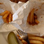ファイヤーハウス - バーガー袋に残った激ウマソースにフレンチフライの美味いヤツです