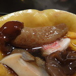 カハラ - キンキ　ナメコ 鮑のスープ　文旦の容器で