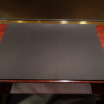 カハラ - デザートは黒い紙で。