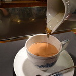 カハラ - チャイにははちみつを入れます