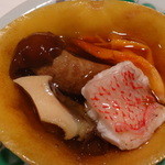 カハラ - キンキ　ナメコ 鮑のスープ　文旦の容器で