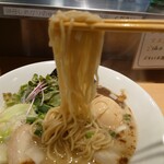 らぁ麺 胡心房 - まろやかなスープがよく麺に絡みます。