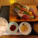 Hamayaki Kaisen Izakaya Daishousuisan - 粋な刺身定食 1,000円(税込)(2022年6月16日撮影)