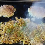 鉄板・居酒屋　お好み倶楽部 - 焼きそばお好む焼完成です！