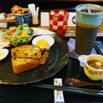 きんぎょ茶屋 - モーニング 黒糖レーズン アイスコーヒー550円