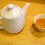 Unsui Rou - ジャスミン茶は、ポットでサービスされます