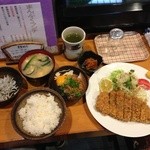 居酒屋かぞく - 今日の、ランチ厚切りとんかつ定食880円美味しいかった。このお店何を食べても、美味しです。値段も、とってもリーズナブル！