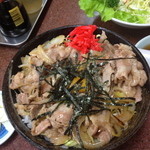 三ちゃん食堂 - スタミナ満点の丼！