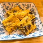 鰻 とみた - 鰻巻きです．大きなパセリを外して撮影しました