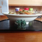 天宝 - 和風スタミナピリ辛らーめん　880円　側面