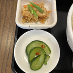 わ楽 - おからの煮物、瓜のお新香　何気なくレベチ