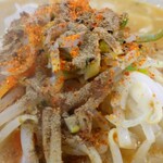 進来軒 - 具アップ(胡椒、七味唐辛子いっぱい)