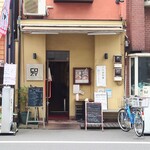 ビストロ コゥジィ - 初台駅南口の商店街である、初台商盛会の中程にあります。