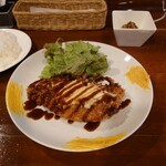 ビストロ コゥジィ - みそカツ COZY風、1,100円。