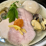 麺処 しろくろ - 貝とムール貝の汐そば（980円）+半熟味玉（150円）