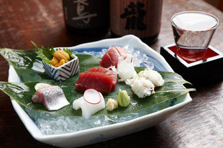 Matsugen - 新鮮な刺身や焼物など、おそば以外のお食事メニューも豊富に取り揃えております。