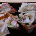 Gyouza Hanten - 餃子、海老餃子の断面