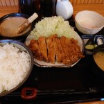 Tonkatsu Santa - ロースカツ定食、半熟卵ソース