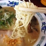 ○きよ亭 - 麺は中太麺