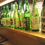 貴馳走坊 あ・うん - ずらっと並んだ日本酒群