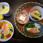 かごの屋 - 彩りちらし寿司と春のおばんざいセット