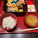 笛吹川温泉　坐忘 - 一の膳 折敷（大徳寺縁高）