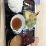 海鮮丼専門店 魚とおこめとドンブリと - 