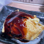 Nemuro Hanamaru - 熱々の焼きたて卵寿司、甘めの餡で。