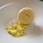 プレゼンテ スギ - 花のデザート　マリーゴールド　ホワイトチョコレート