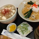 東家 - 白麻婆丼と冷やしたぬき800