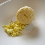 プレゼンテ スギ - 花のデザート　マリーゴールド　ホワイトチョコレート