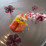 プレゼンテ スギ - スペシャリテの杉鮨　本鮪、イタリア米、ビアンケットトリュフ、サマートリュフ、軍鶏の卵黄