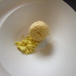 プレゼンテ スギ - 花のデザート　マリーゴールド　ホワイトチョコレート