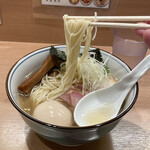 らぁ麺 くろ渦 - 麺の固さは絶妙です