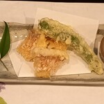 二ッ屋 さかい - 尼鯛の松笠天ぷら。