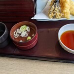 和食レストランとんでん - 薬味は、蕎麦の枚数もらえます…