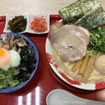 Jyukusei Tonkotsu Ramen'Ya Ichiban Ken - 贅沢卵かけご飯、白豚骨味玉ラーメン大盛（セットで1140円）