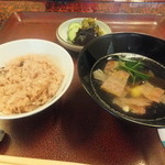 橋本 - 赤飯と鯨の入った吸物