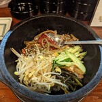 うめ小町 - 石焼ビビンバ980円