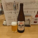 Tori Izakaya Dekanoren - 瓶とグラス、整列！