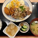 食堂 高ひろ - 生姜焼きとカキフライ定食1075円