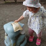 MAISON CACAO - 公園のぞうにポップコーンをあげる優しい子