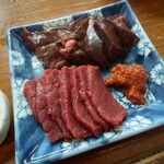 麦とろ - 馬肉赤身　馬肉レバー