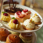 アフタヌーンティー2人前。春らしくて素敵！