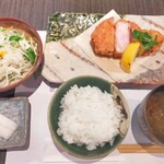 Tonkatsu Shokubou Atsumaru - 厚切りロースかつ定食　¥1,640