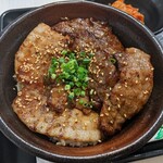 マルハのカルビ丼 - 合盛カルビ丼（大盛・850円）