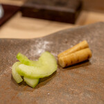 うを徳 - 2022.6 加賀太きゅうり昆布〆（自家製）と山牛蒡お漬物（足立市場）